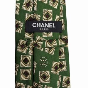Chanel Paris Mens Tie Geometric Diamonds Green/Beige Silk 3 3/8" (W) x 59.5" (L)